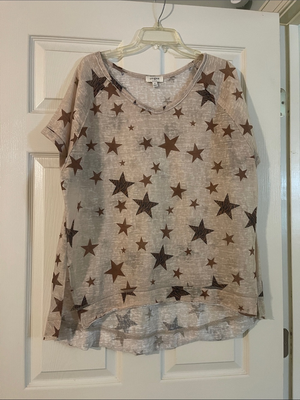 Umgee Beige Short Sleeve Star Print Tee